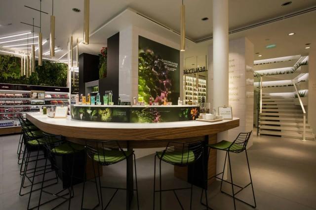 large_concept-store-yves-rocher-haussmann-botanical-beauty-bar-2.webp