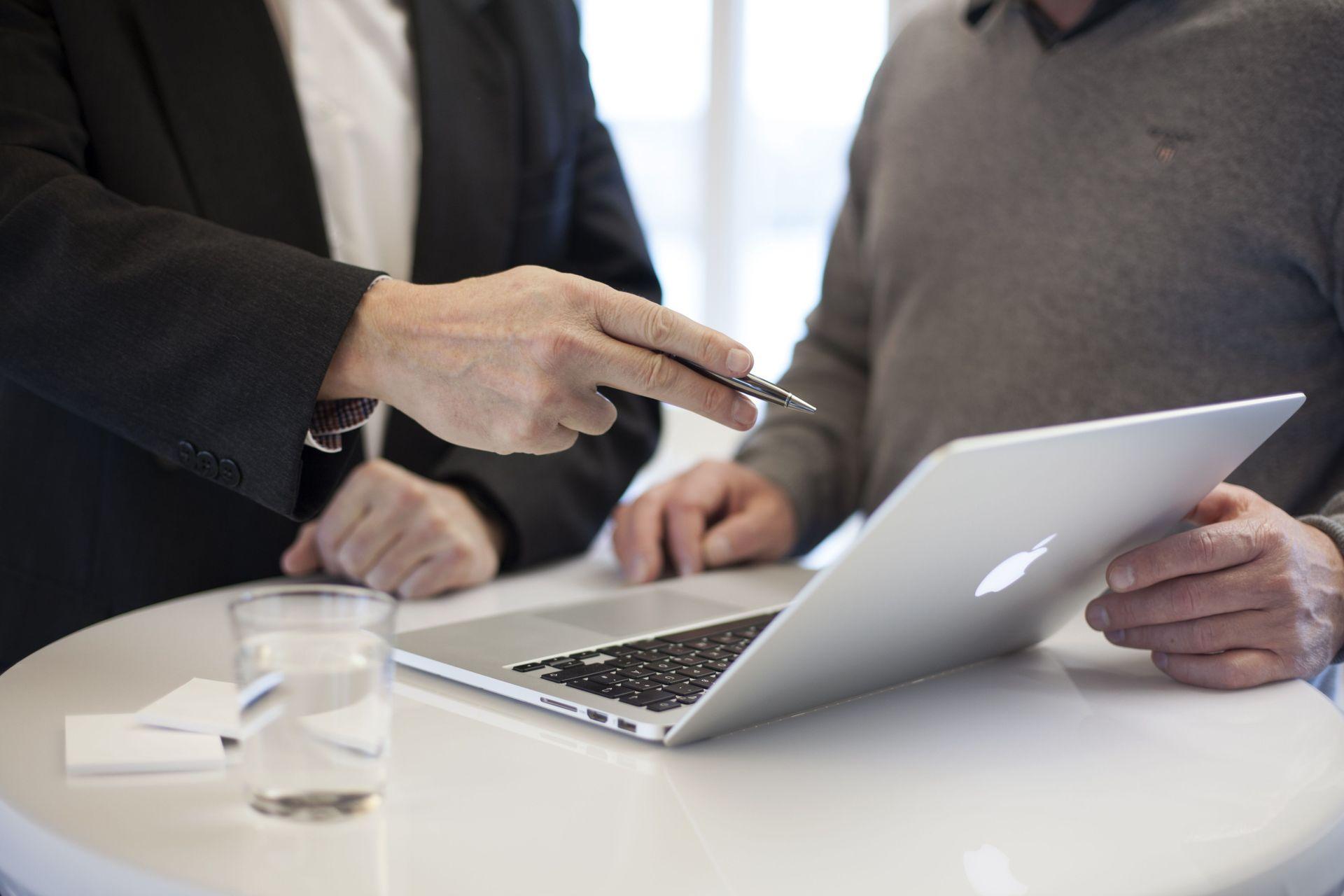 large_consulting-3031678.jpg